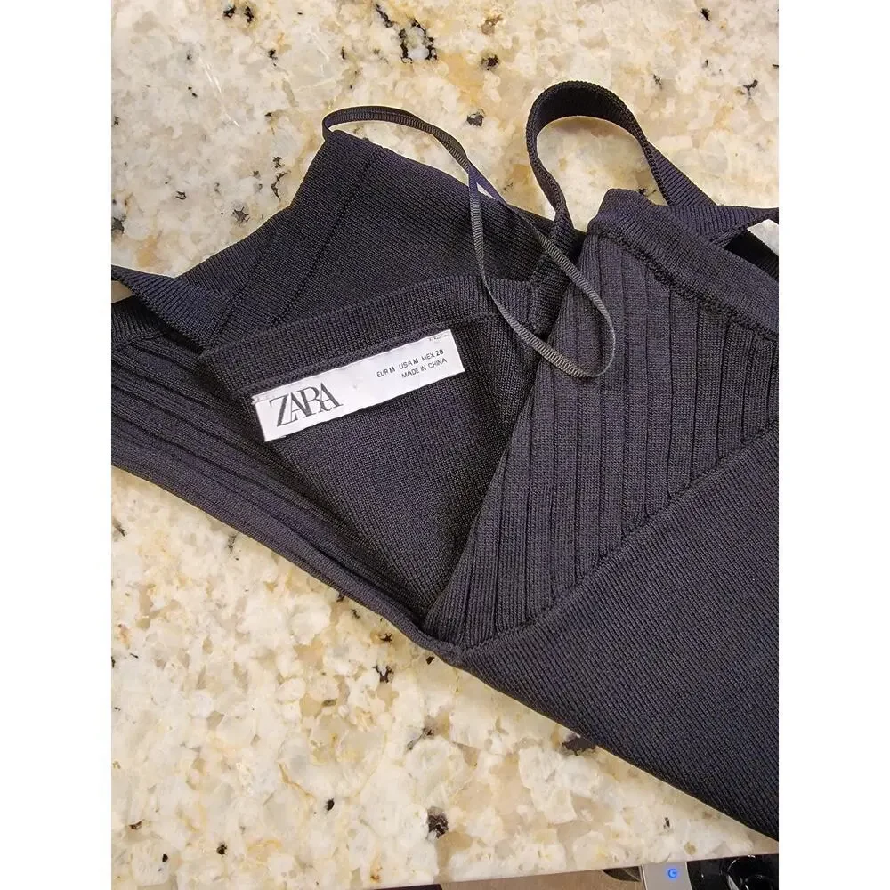 NWOT Zara Black Ribbed Knit V-Neck Crop Top Bralette Women's Size M - Picture 3 of 3